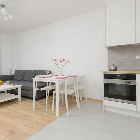 Warsaw Ulrychow Apartment With Parking By Renters Kültér fotó