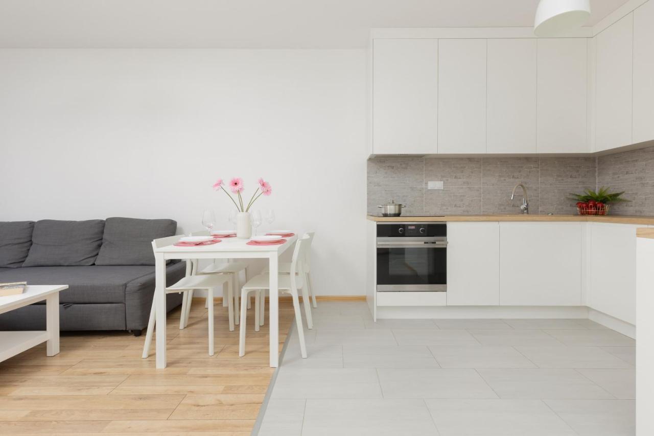 Warsaw Ulrychow Apartment With Parking By Renters Kültér fotó